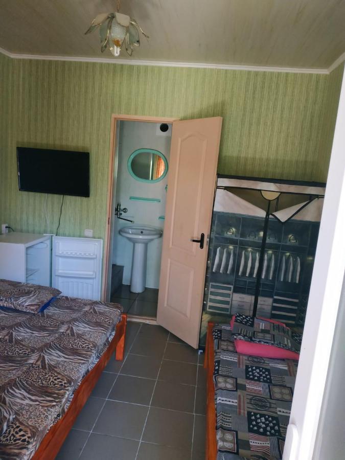 Monte Karlo Hotel Zaliznyi Port Buitenkant foto