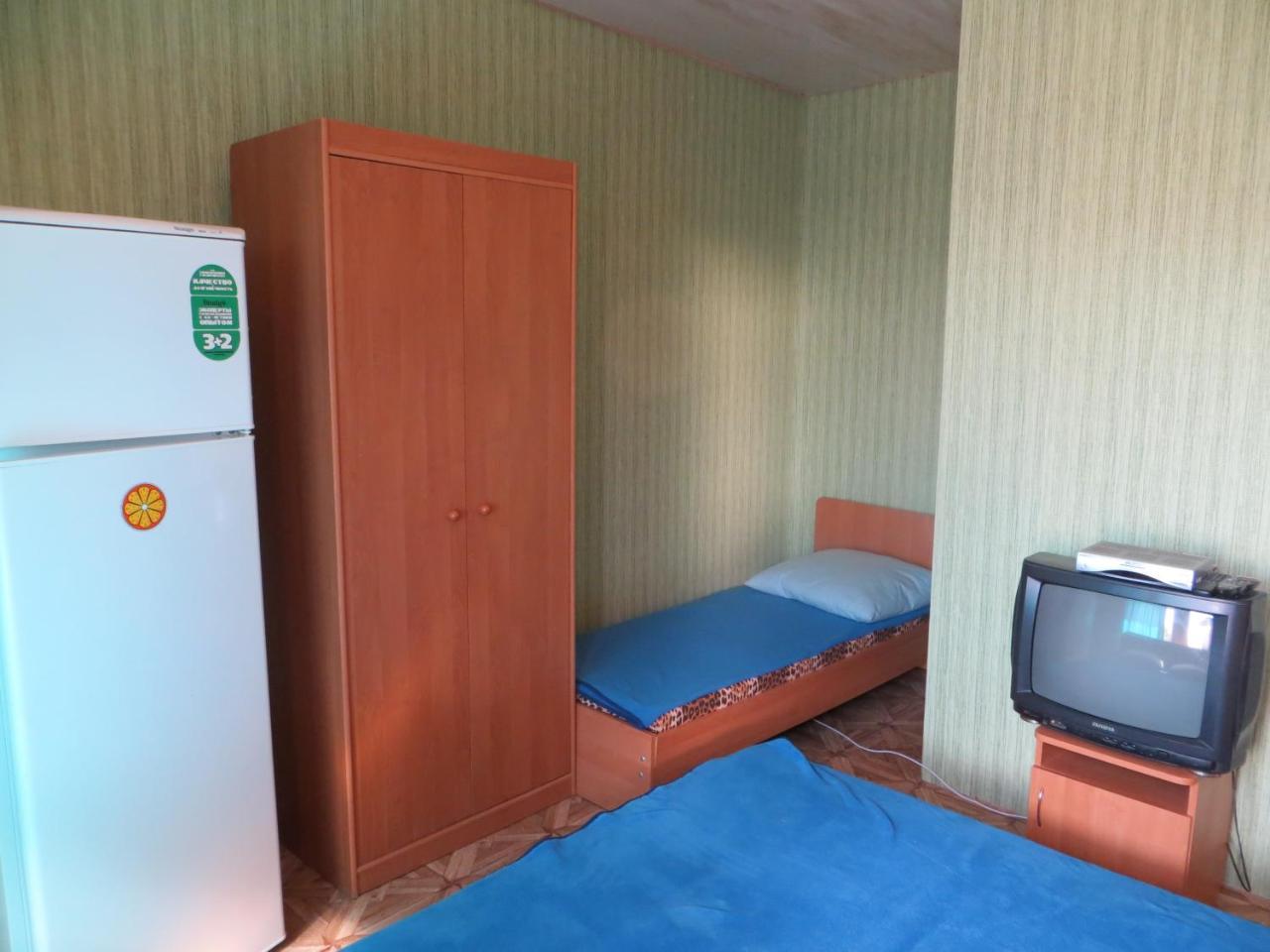 Monte Karlo Hotel Zaliznyi Port Buitenkant foto